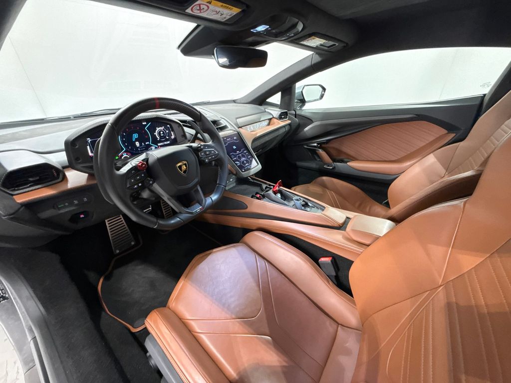 Lamborghini Revuelto 2024