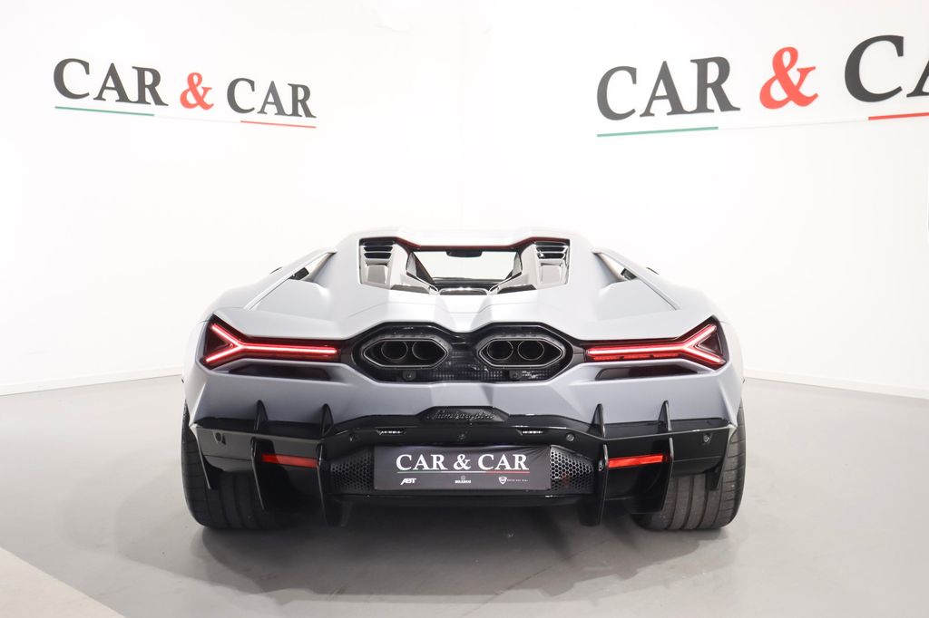 Lamborghini Revuelto 2024