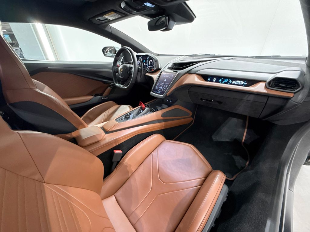 Lamborghini Revuelto 2024