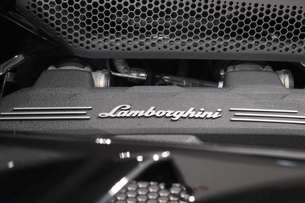 Lamborghini Revuelto 2024