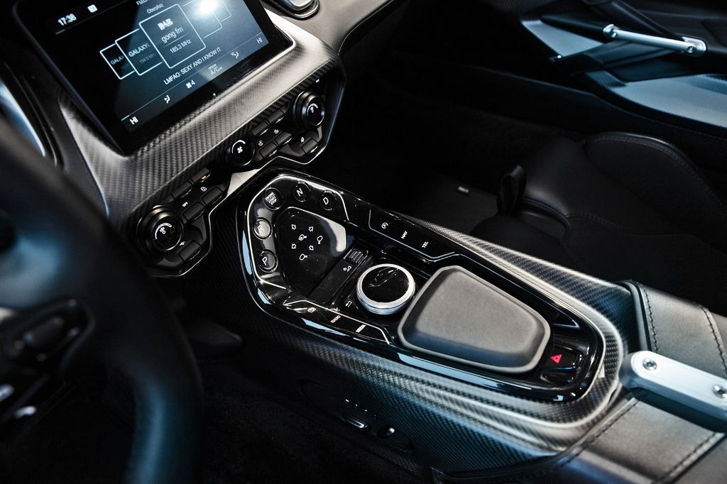 Aston Martin V12 Vantage 2025