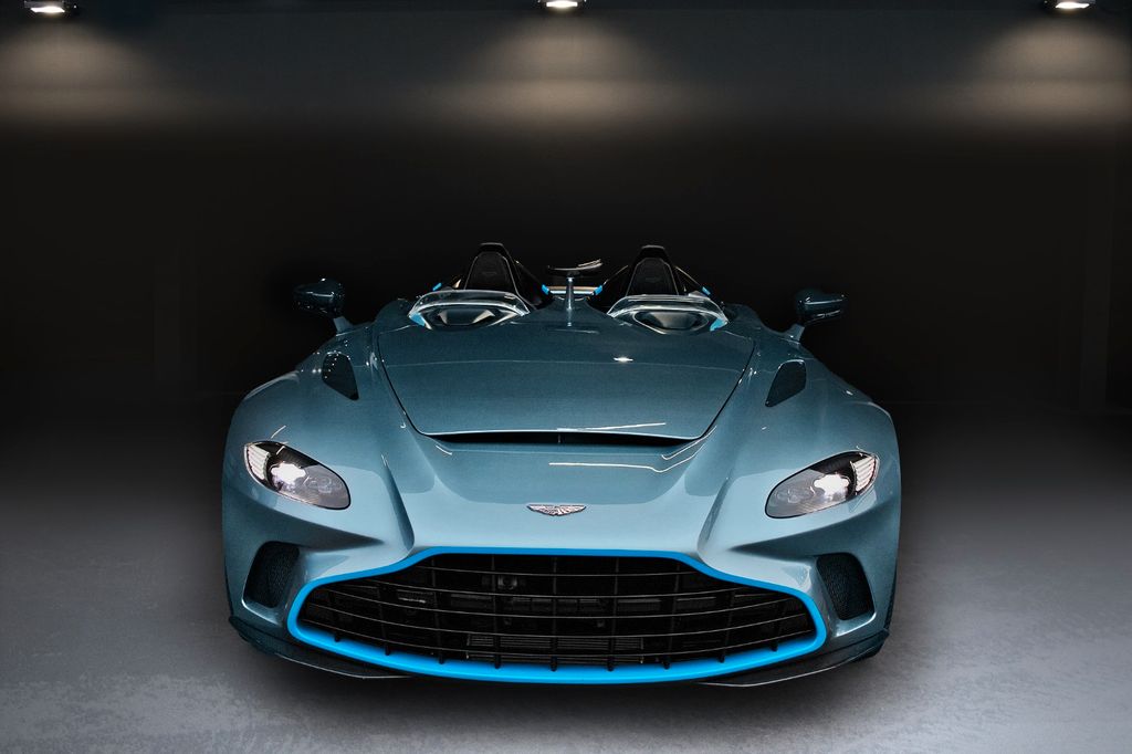 Aston Martin V12 Vantage 2025