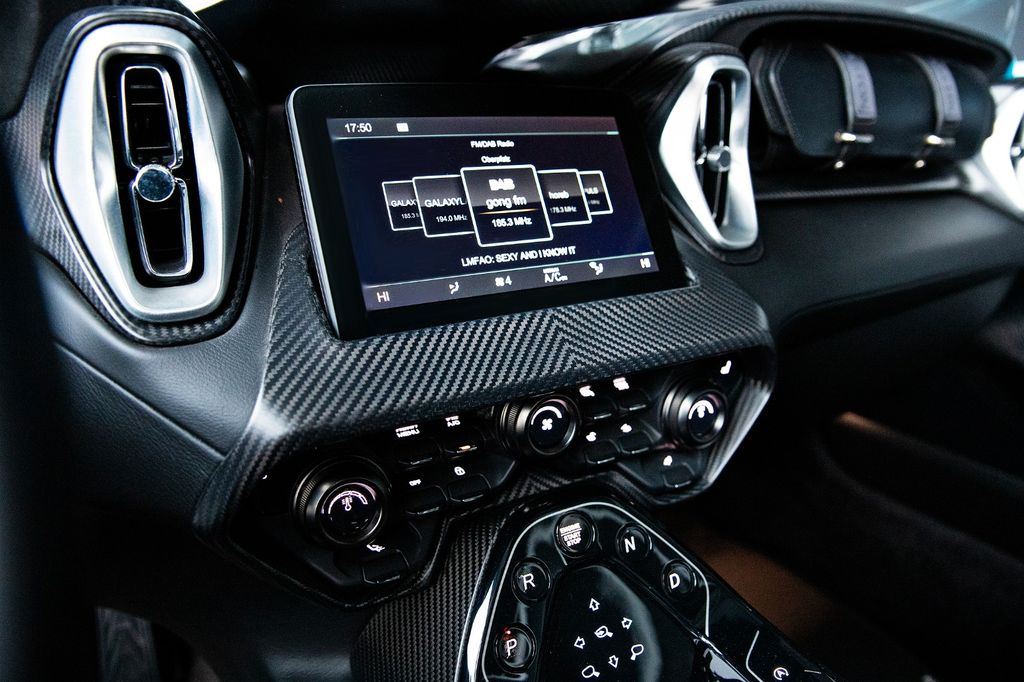 Aston Martin V12 Vantage 2025