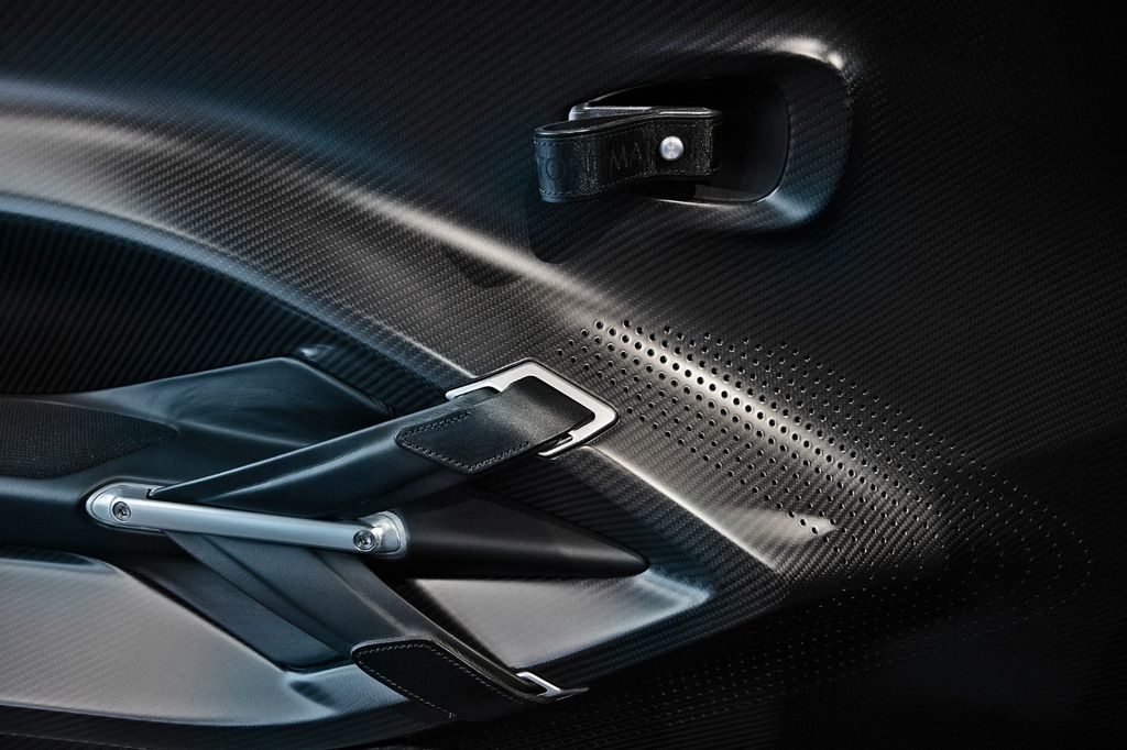 Aston Martin V12 Vantage 2025