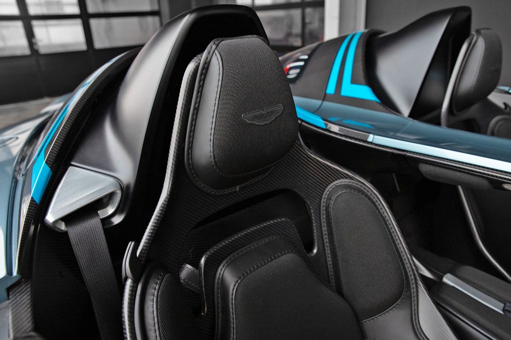 Aston Martin V12 Vantage 2025