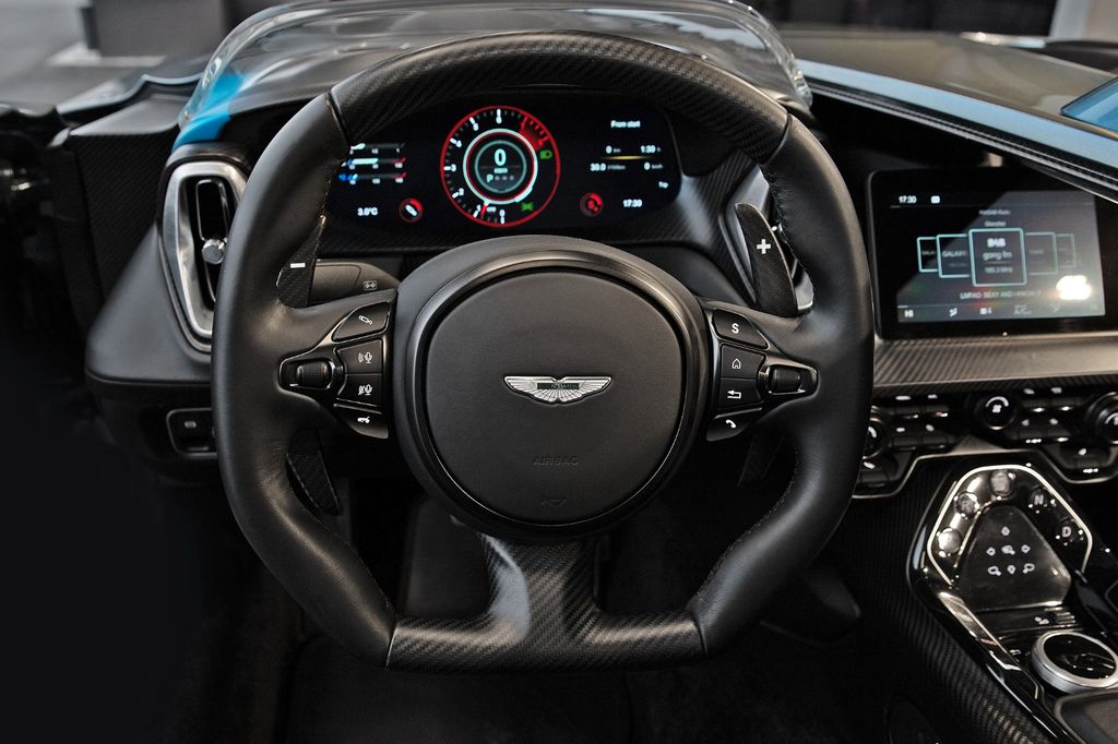 Aston Martin V12 Vantage 2025