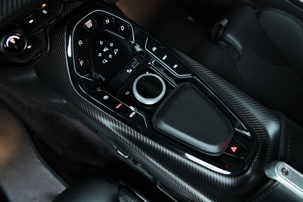 Aston Martin V12 Vantage 2025