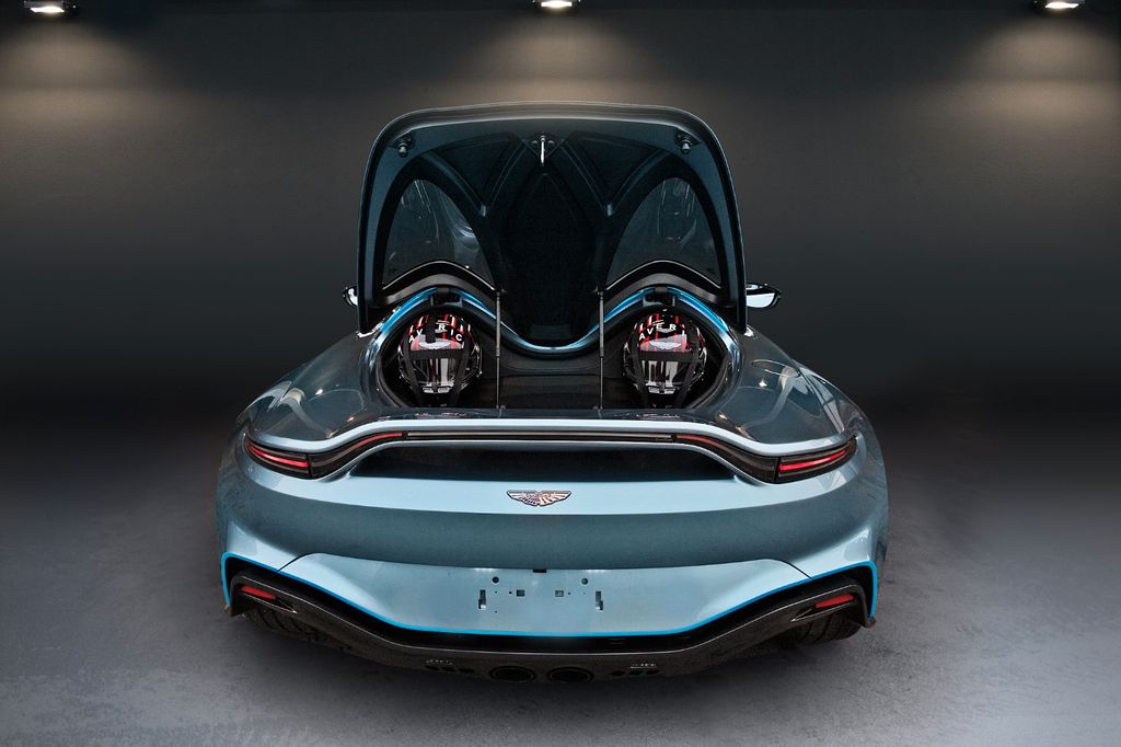 Aston Martin V12 Vantage 2025