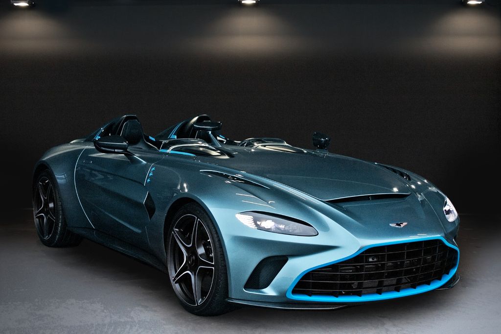 Aston Martin V12 Vantage 2025