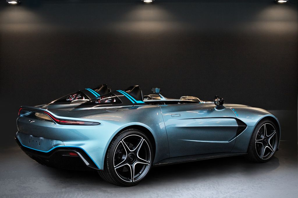 Aston Martin V12 Vantage 2025