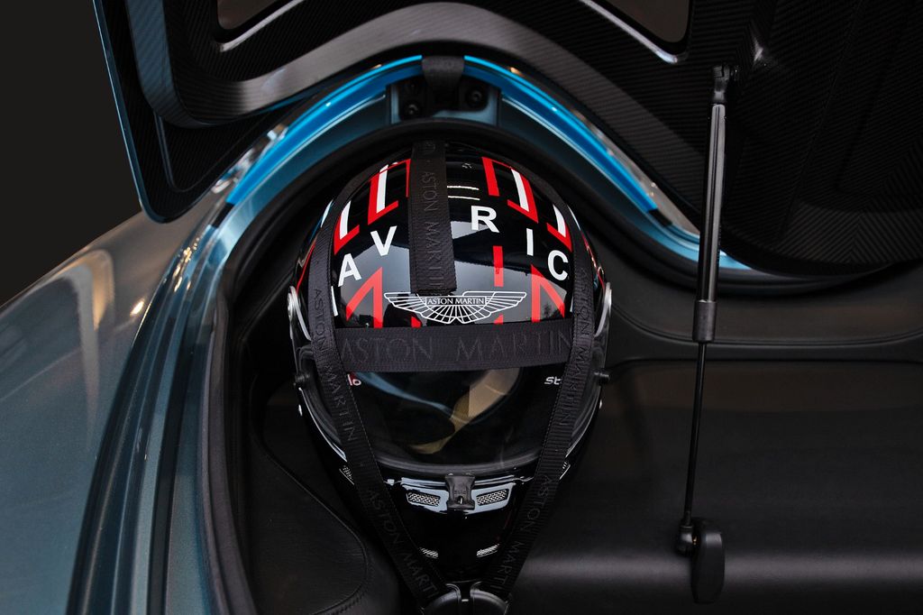 Aston Martin V12 Vantage 2025