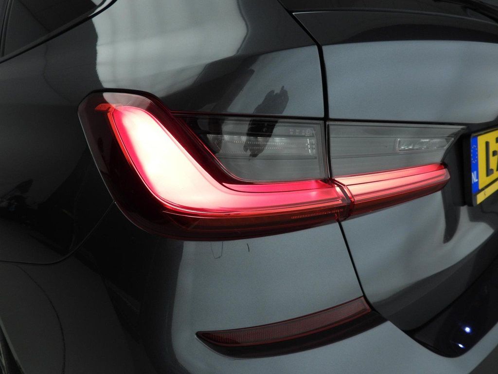 BMW 318 2021