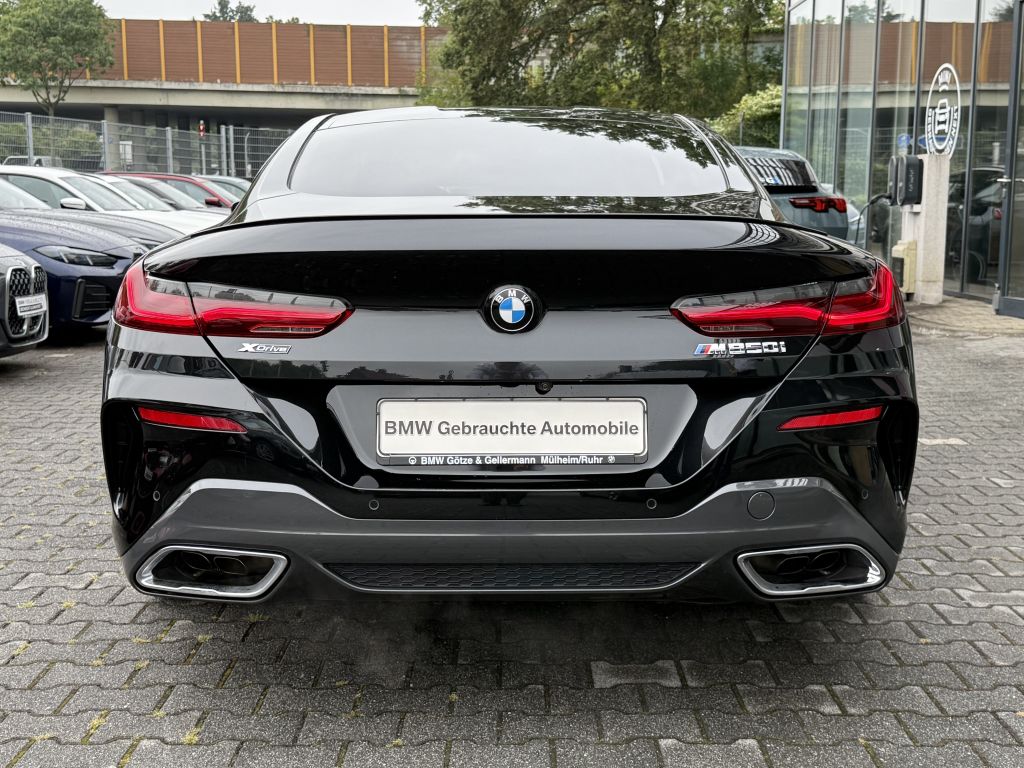 BMW M850 2022