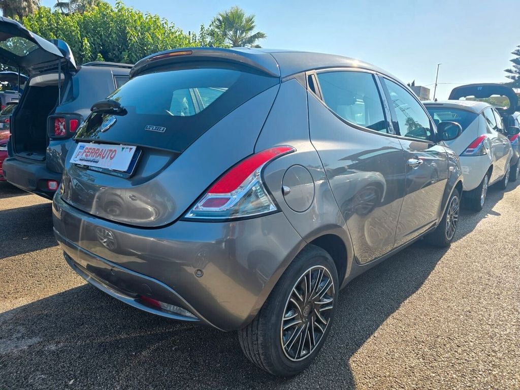 Lancia Ypsilon 2021