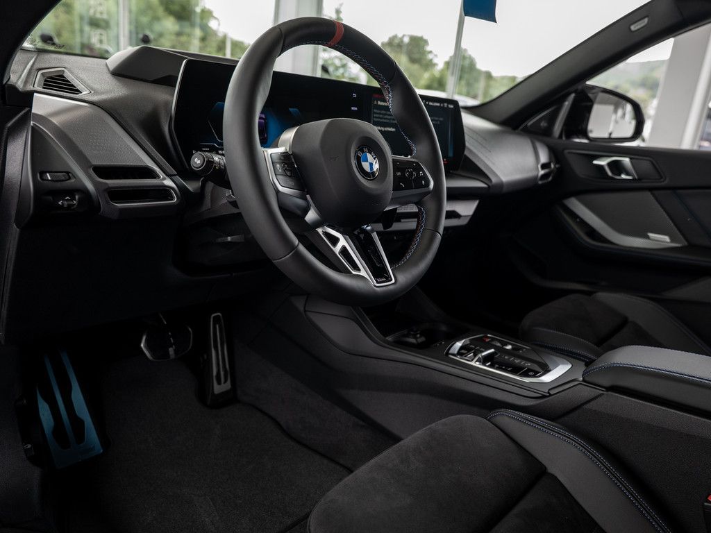 BMW M235