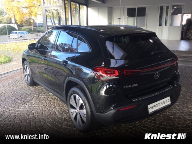 Mercedes-Benz EQA 2021