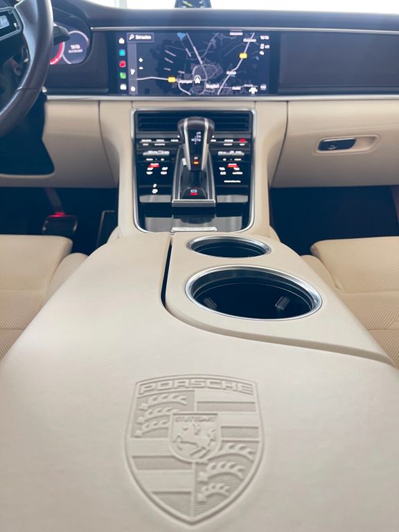 Porsche Panamera 2021
