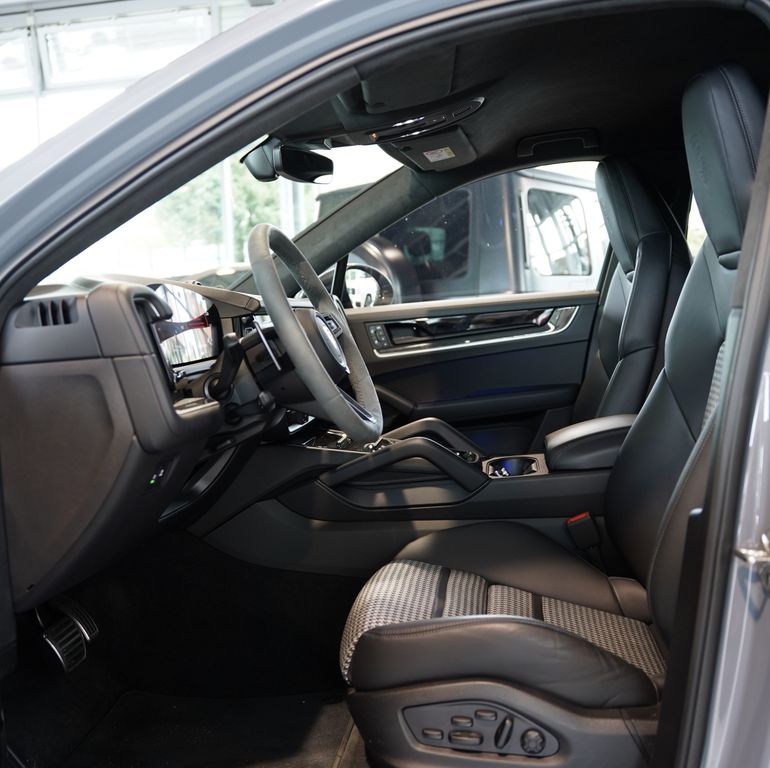 Porsche Cayenne 2024