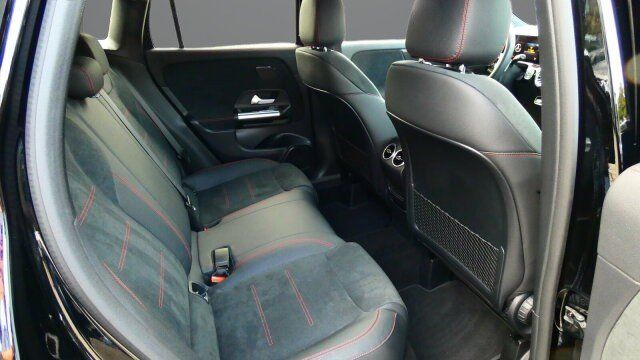 Mercedes-Benz GLA 200 2024