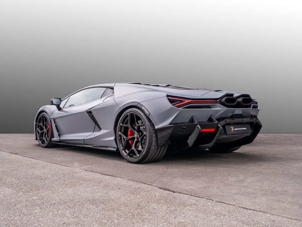 Lamborghini Revuelto 2024