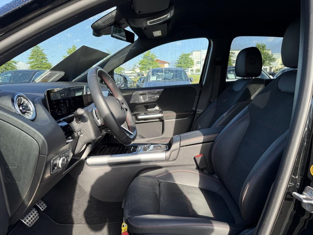 Mercedes-Benz B 220 2024