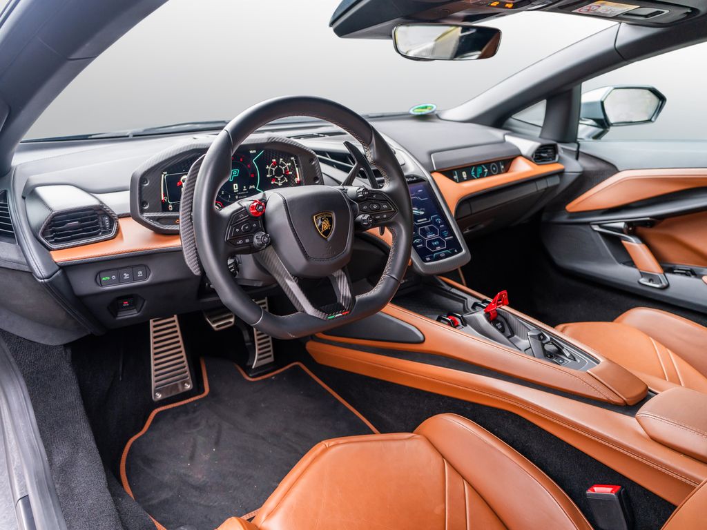 Lamborghini Revuelto 2024