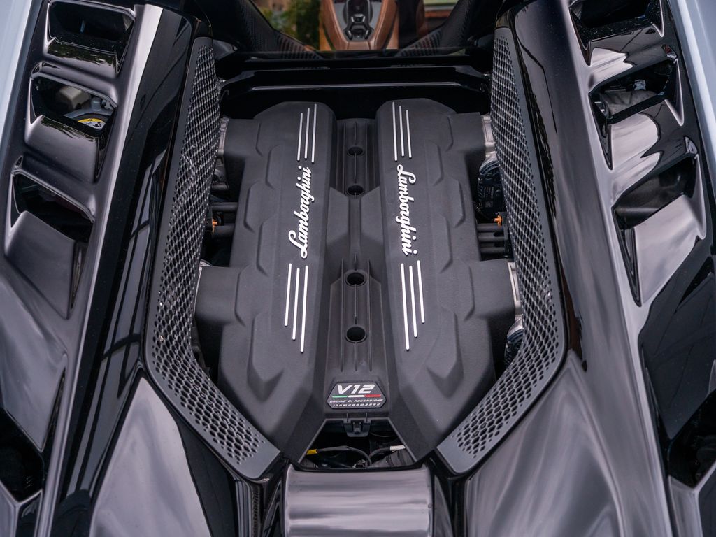 Lamborghini Revuelto 2024