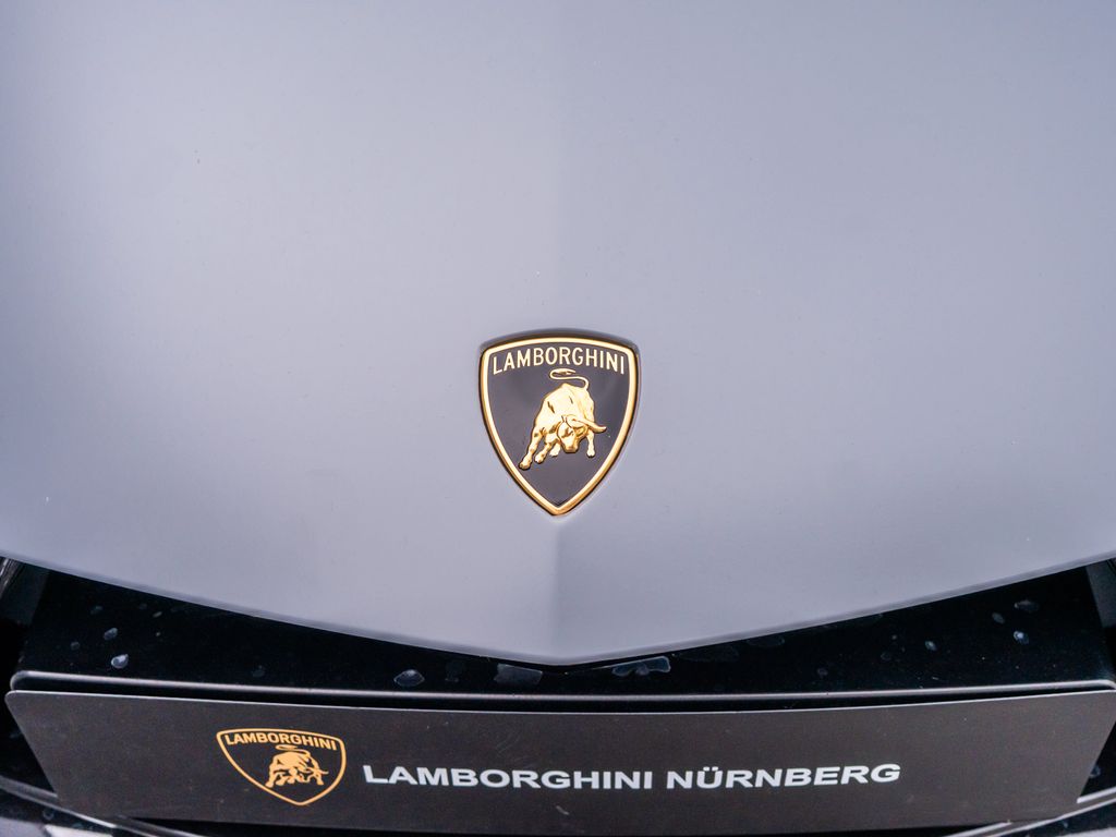 Lamborghini Revuelto 2024