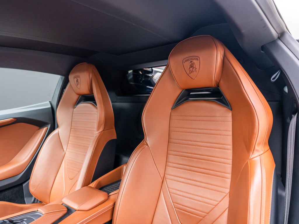 Lamborghini Revuelto 2024