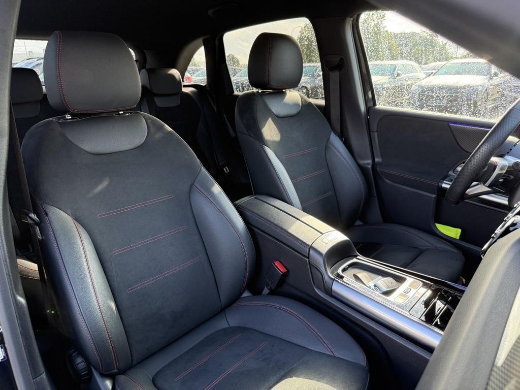 Mercedes-Benz B 220 2024