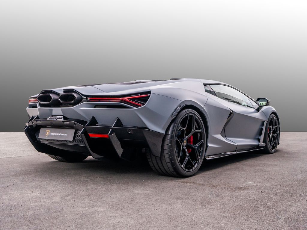 Lamborghini Revuelto 2024