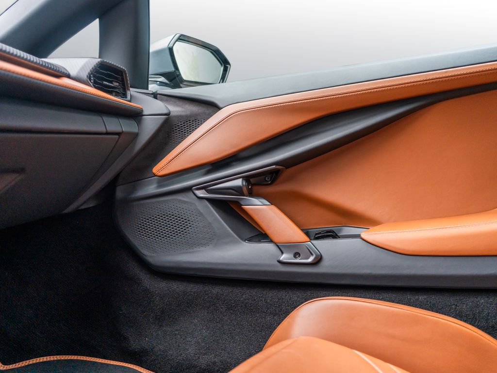 Lamborghini Revuelto 2024