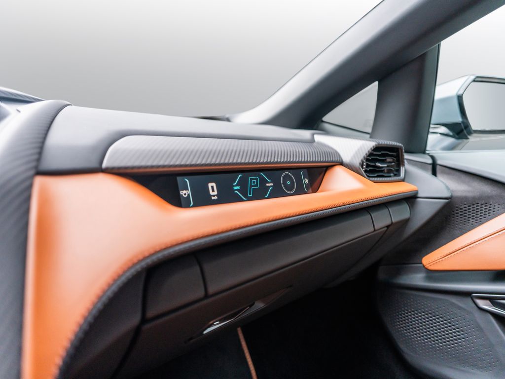 Lamborghini Revuelto 2024