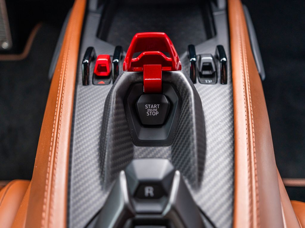 Lamborghini Revuelto 2024