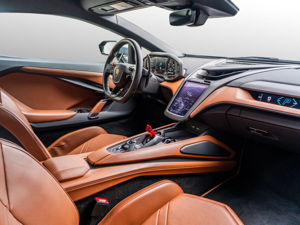 Lamborghini Revuelto 2024