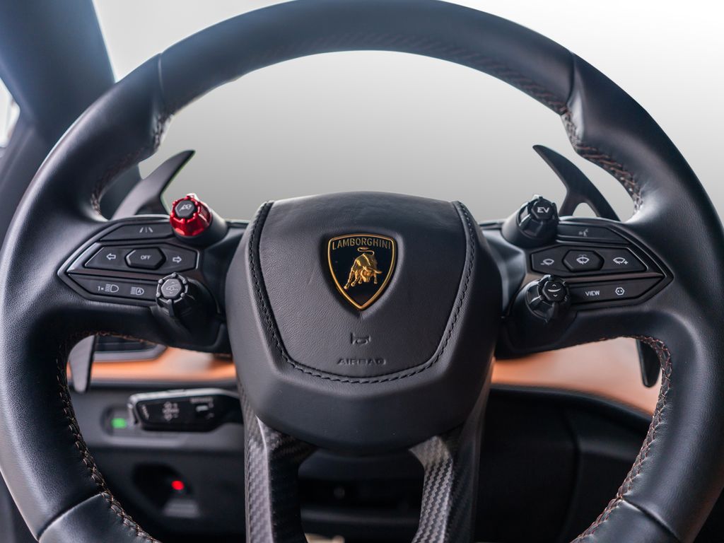 Lamborghini Revuelto 2024