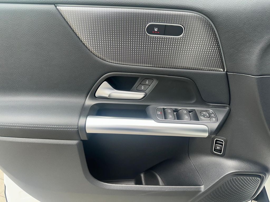 Mercedes-Benz EQA 2023