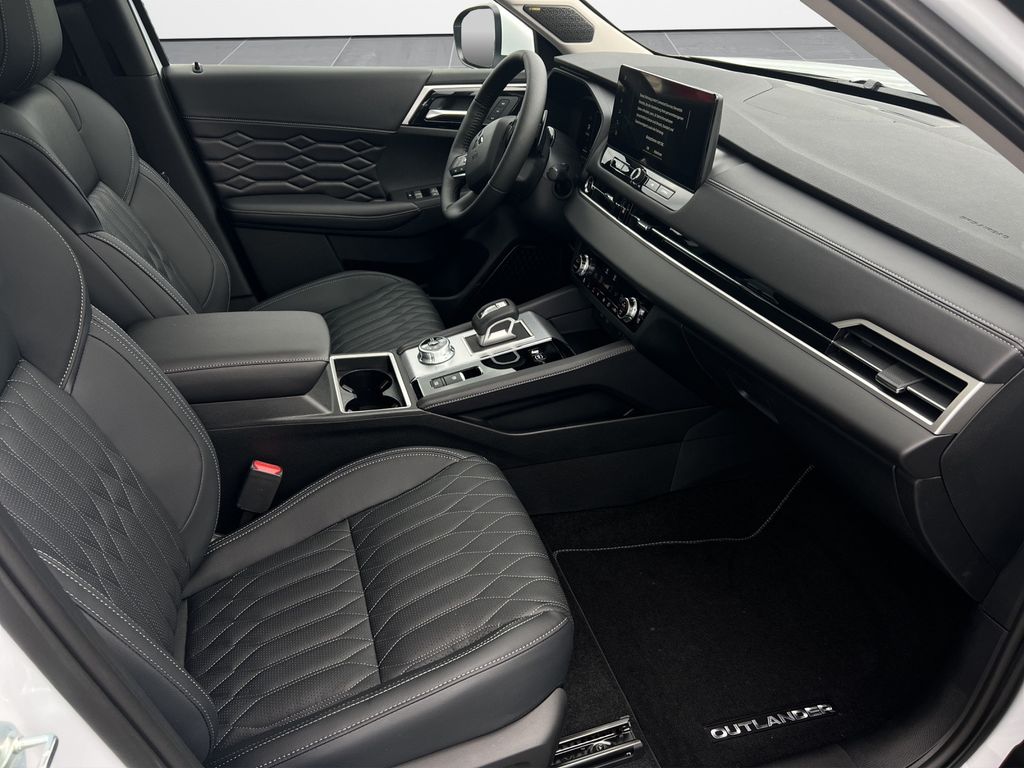 Mitsubishi Outlander 2025