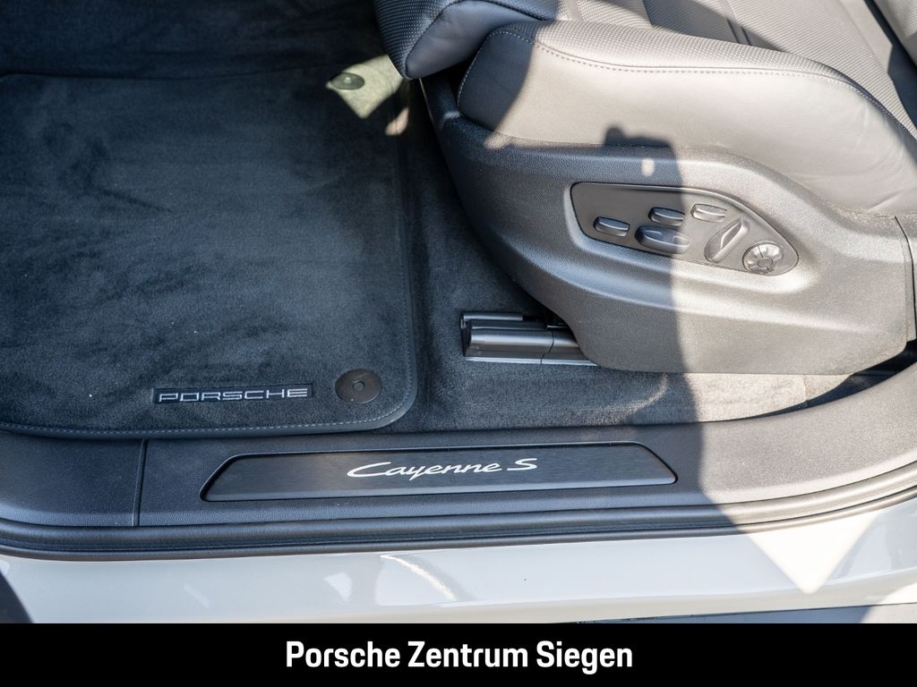 Porsche Cayenne 2025