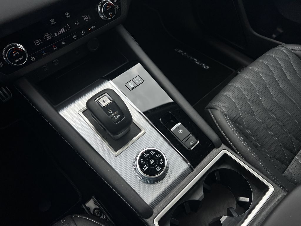 Mitsubishi Outlander 2025