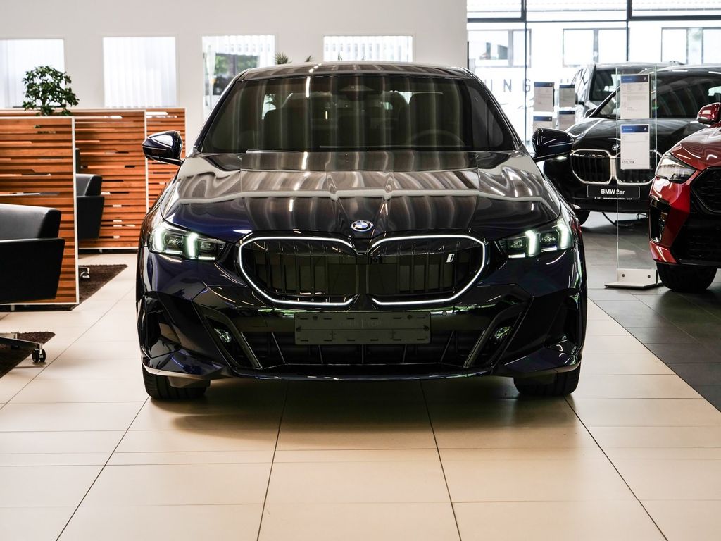 BMW i5 2025