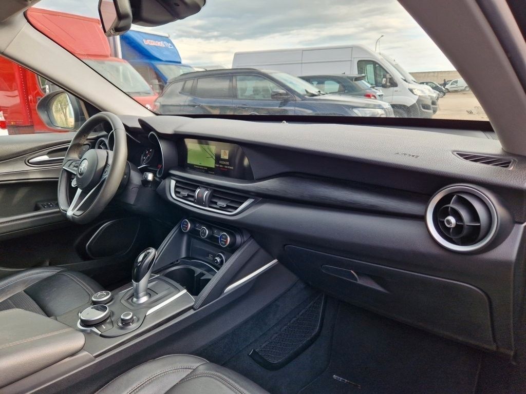 Alfa Romeo Stelvio 2017