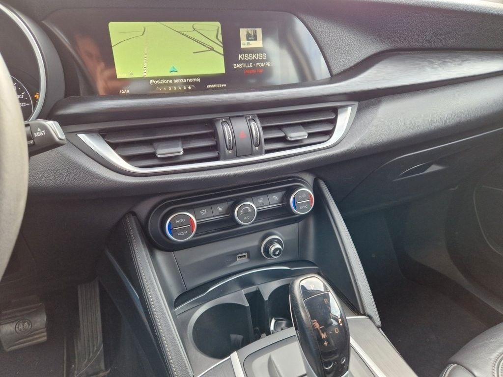 Alfa Romeo Stelvio 2017