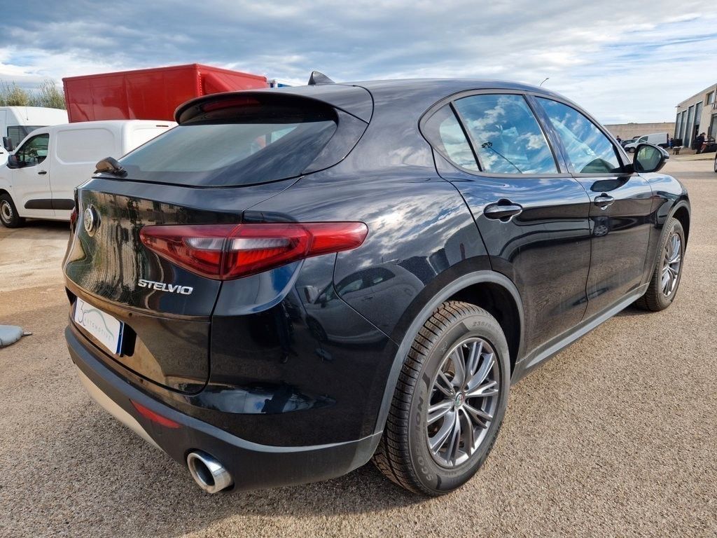 Alfa Romeo Stelvio 2017