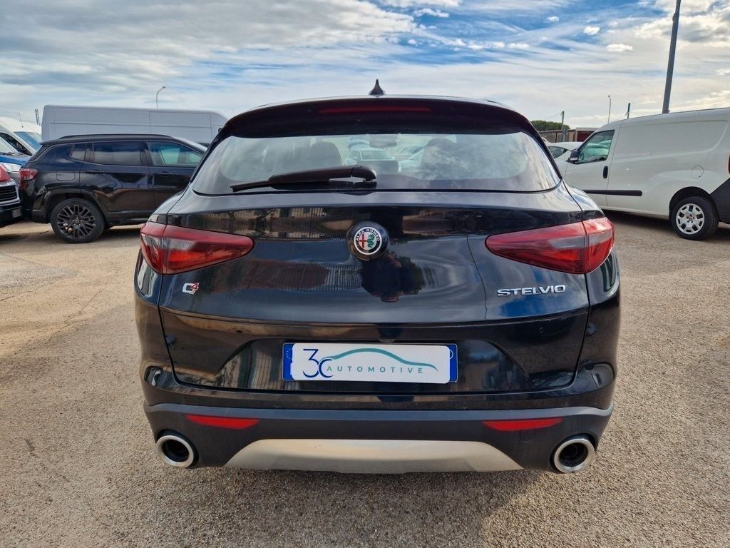 Alfa Romeo Stelvio 2017