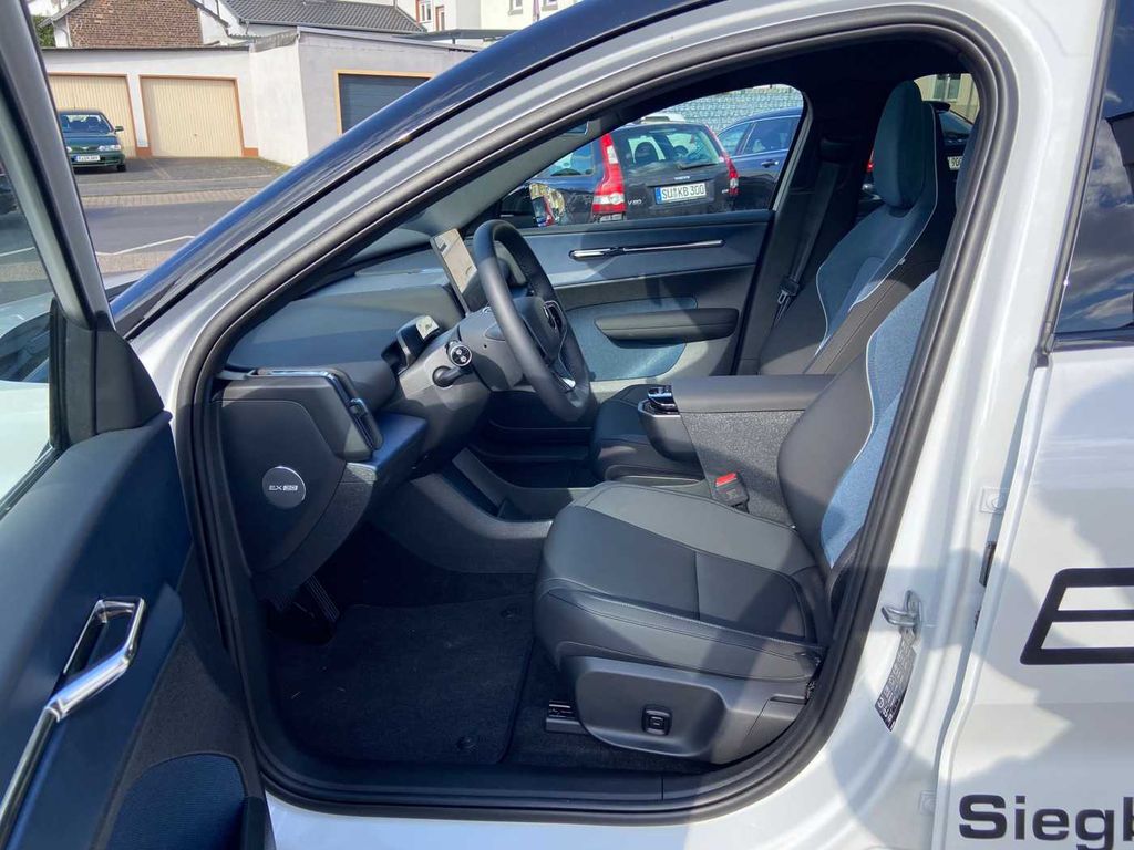 Volvo EX30 2023