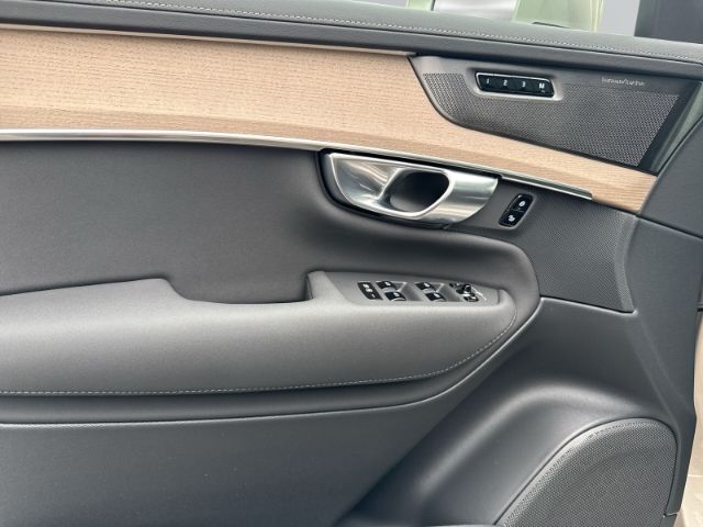 Volvo XC90 2025
