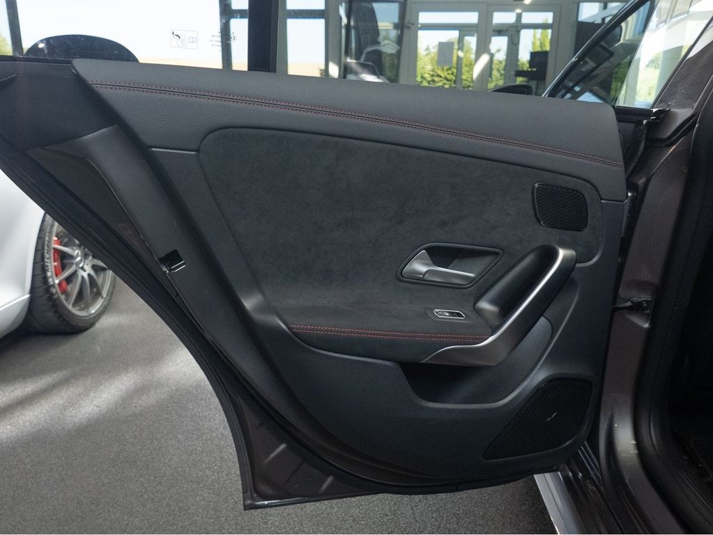 Mercedes-Benz CLA 200 2024