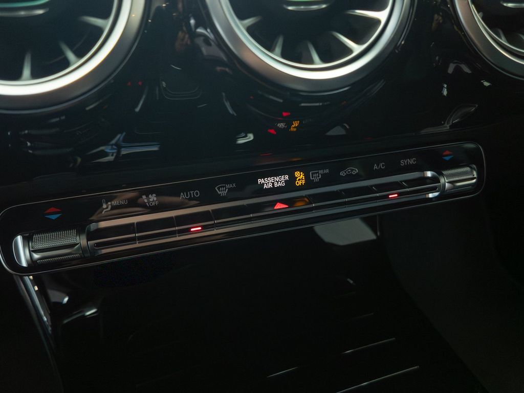 Mercedes-Benz CLA 200 2024