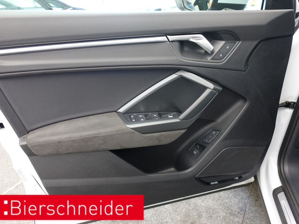Audi RSQ3 2022
